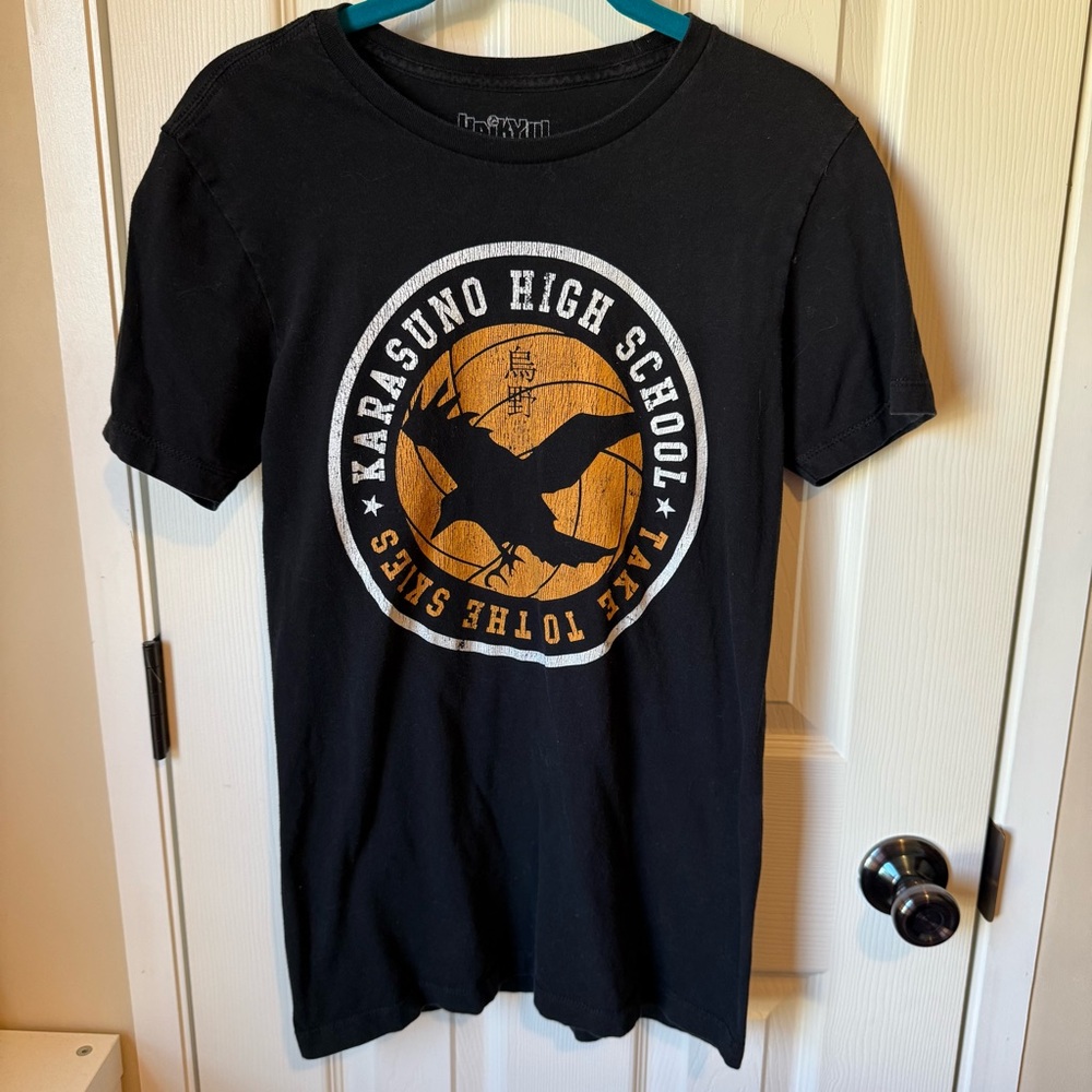 Black graphic t-shirt Karasuno High School size Small